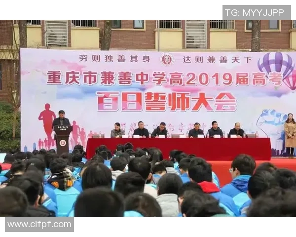 重庆足球队的拼搏历程与荣耀时刻全景纪实 重庆足球队的拼搏历程与荣耀时刻全景纪实