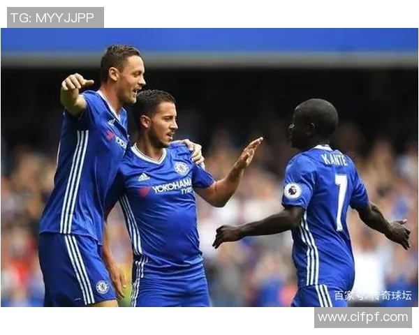 瘦小足球明星的传奇故事与成就揭秘，谁是球场上的小巨人