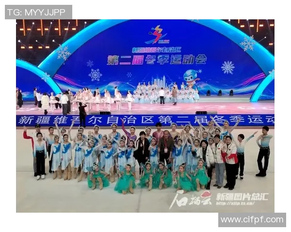 蓝色头发的足球明星女孩展现独特魅力与运动激情