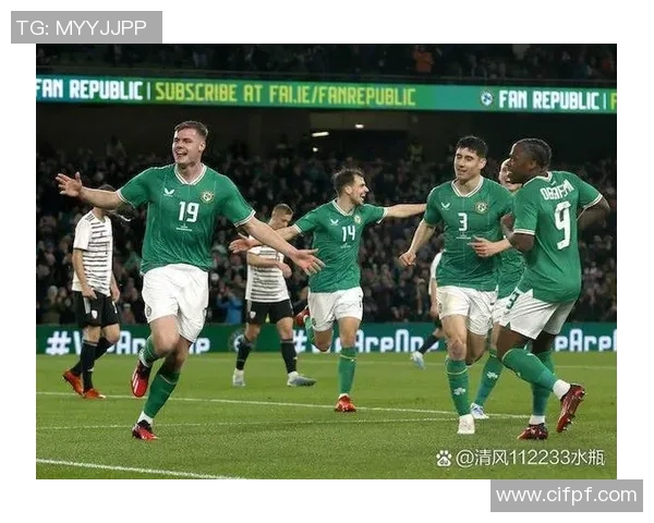 足球明星与中国女孩甜蜜亲吻瞬间引发热议,爱情跨越国界的美好故事 足球明星与中国女孩甜蜜亲吻瞬间引发热议,爱情跨越国界的美好故事